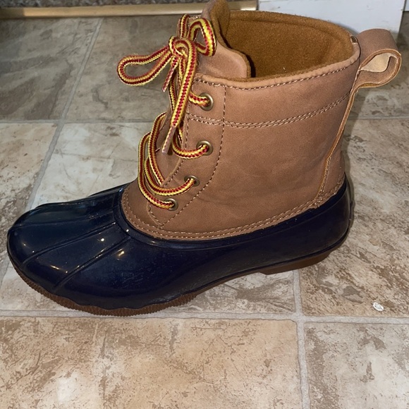 Women’s Field & Stream Winter Boots - Picture 2 of 6